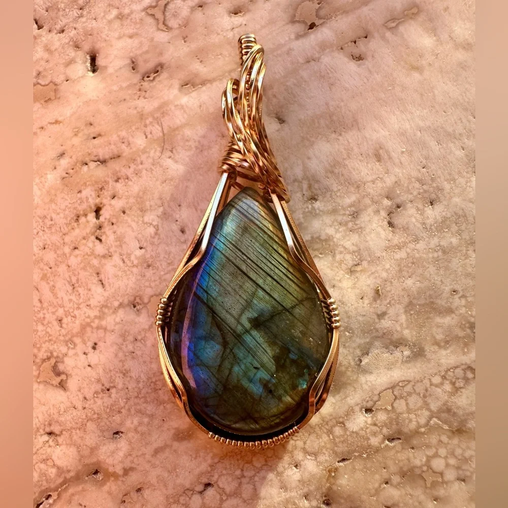 14k Gold Fill Labradorite purple blue green flash Necklace Pendant!
